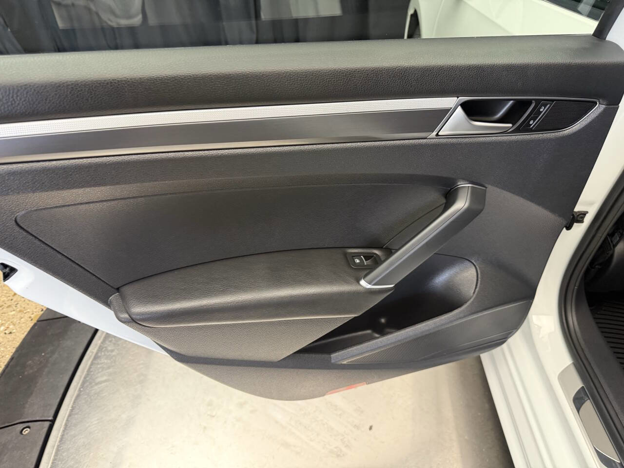 Used 2016 Volkswagen Passat 1.8T R-Line image 19