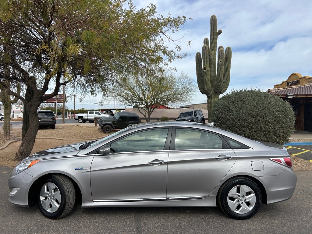Used 2012 Hyundai Sonata Limited w/ Leather Pkg FWD image 2