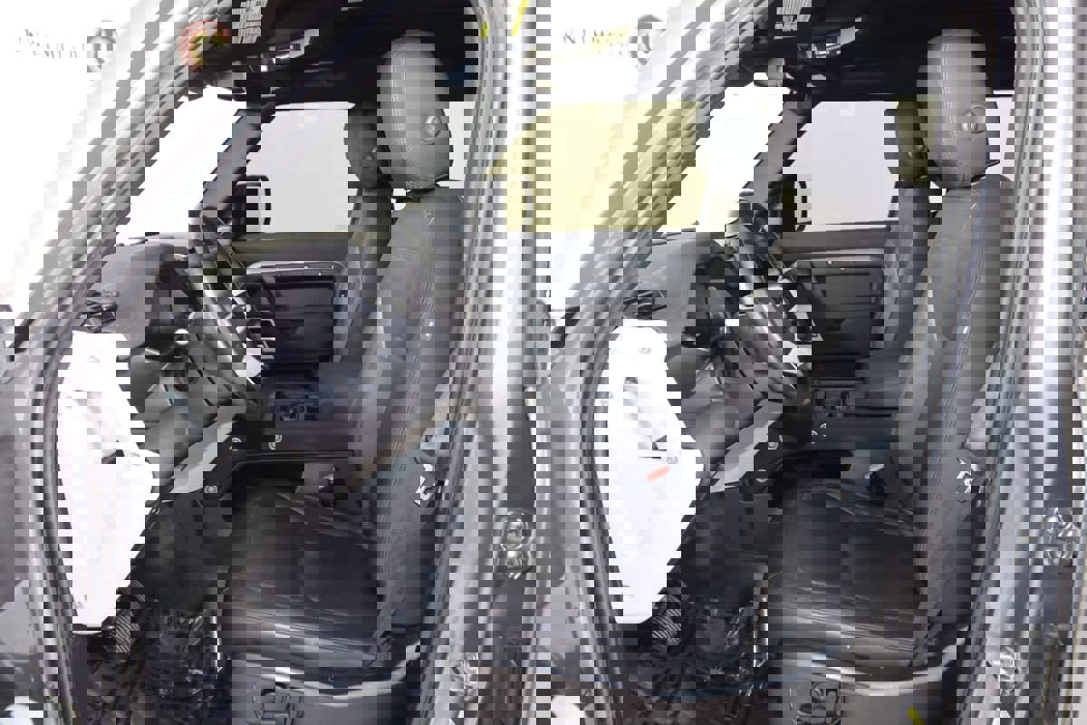 Used 2023 Land Rover Defender 110 SE image 12