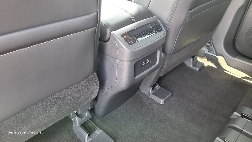 Used 2025 Nissan Pathfinder SL FWD image 28