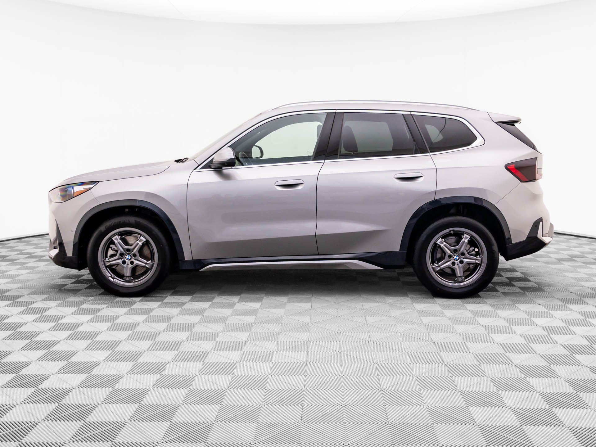Certified 2025 BMW X1 xDrive28i w/ Premium Package AWD/4WD image 2