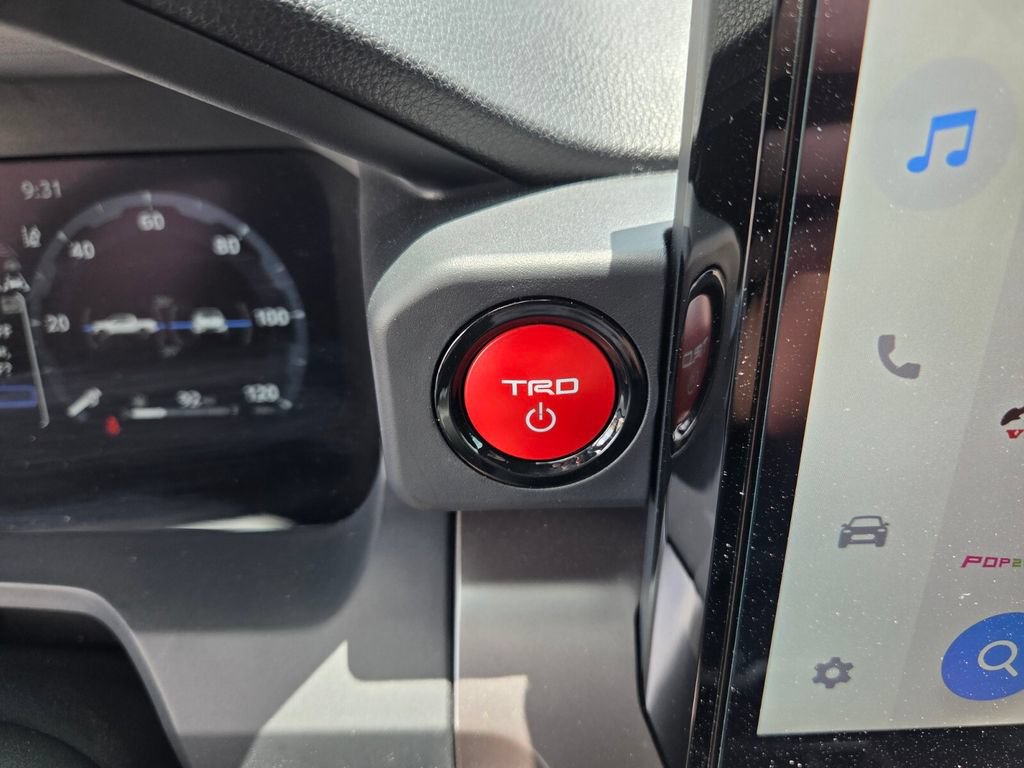 Used 2025 Toyota Tacoma TRD Off-Road AWD/4WD image 31