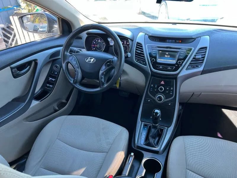 Used 2014 Hyundai Elantra SE w/ Option Group 02 FWD image 13