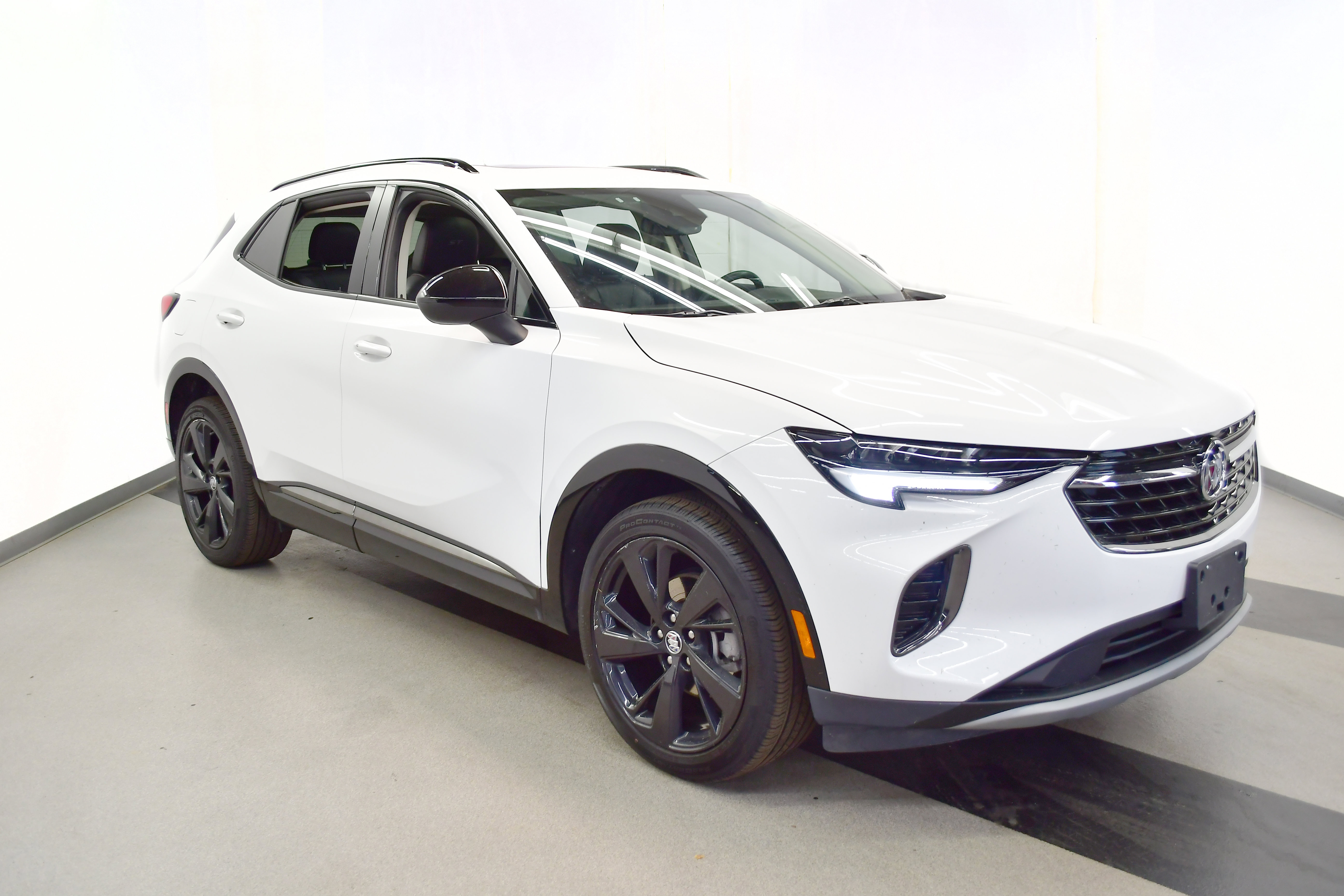 Used 2023 Buick Envision Essence w/ Sport Touring Package image 2