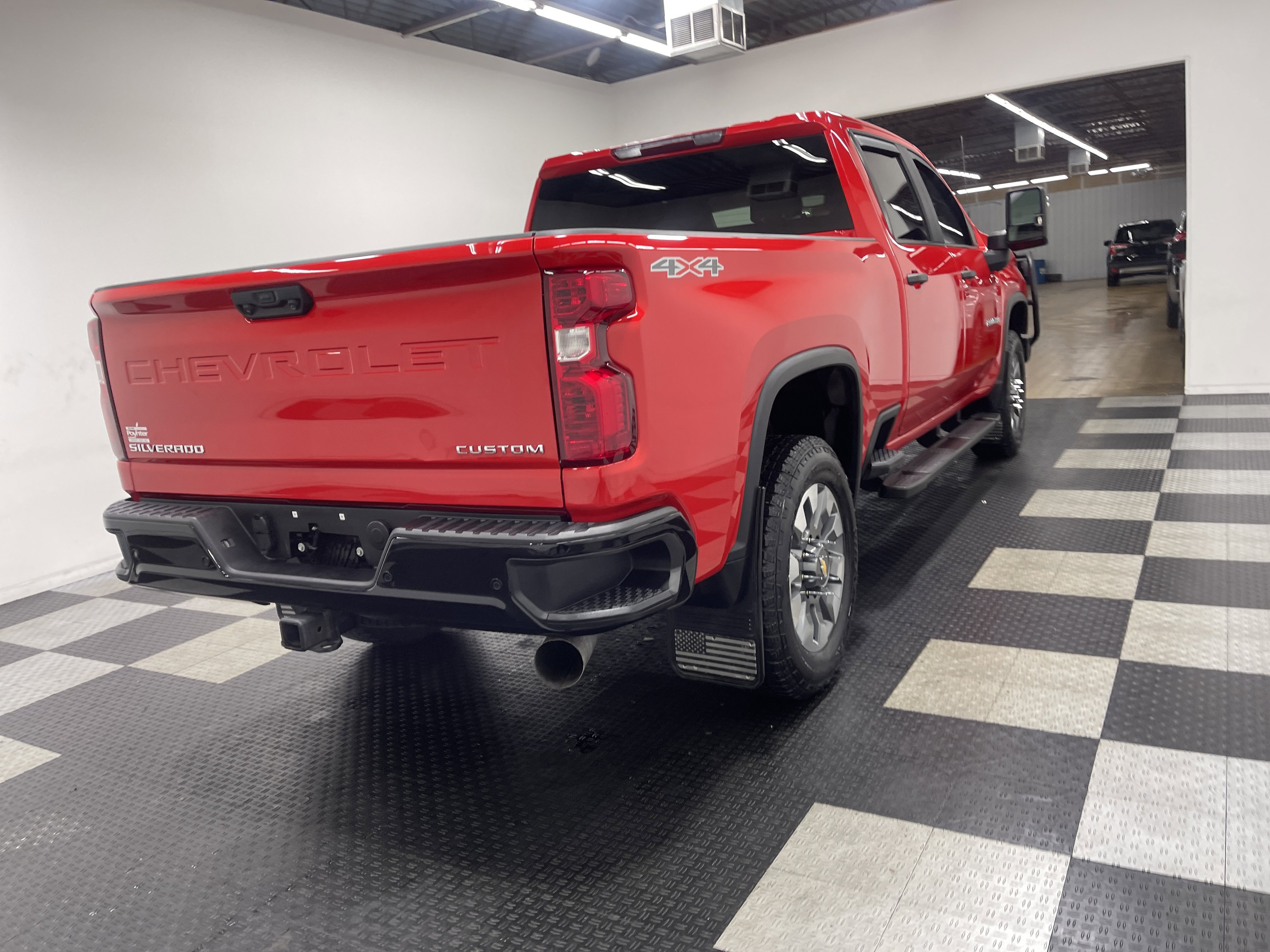 Used 2024 Chevrolet Silverado 2500 Custom w/ Custom Value Package image 5