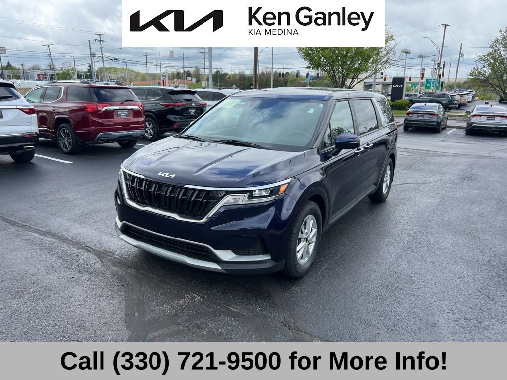 Used 2024 Kia Carnival LX FWD image 3