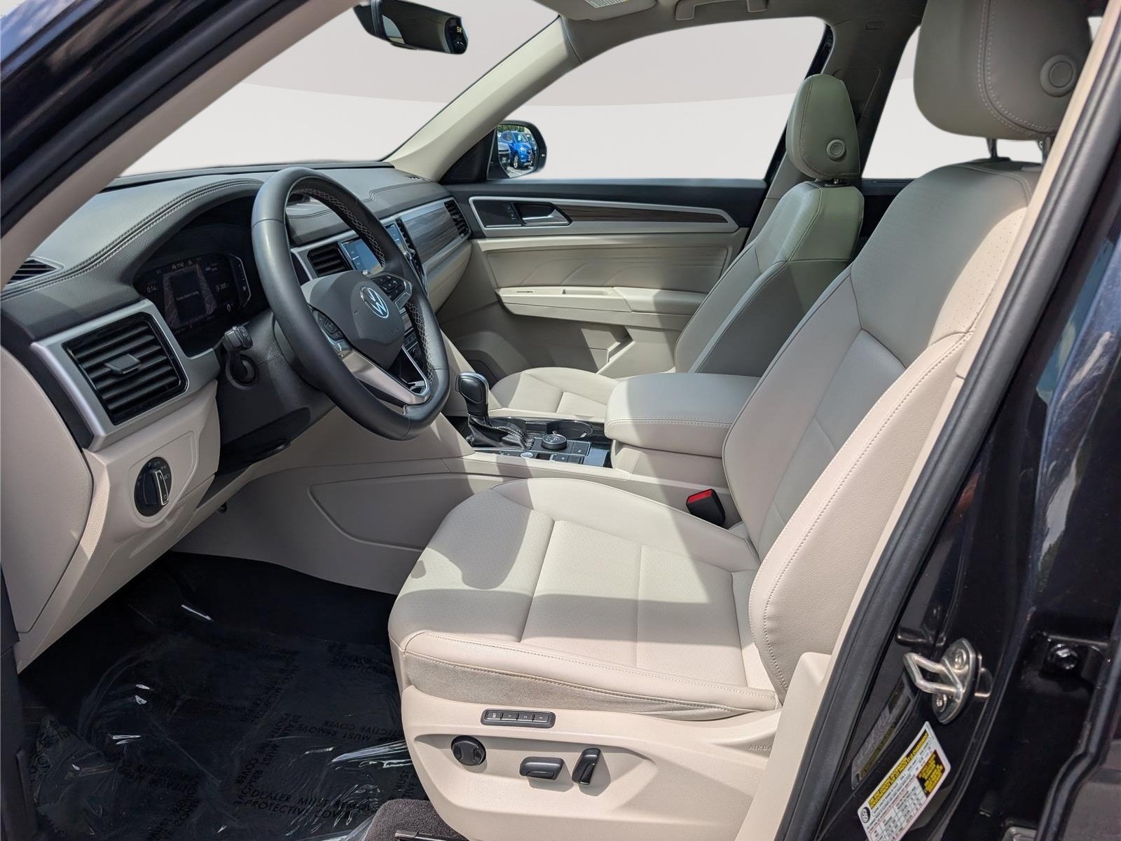 Used 2023 Volkswagen Atlas SEL AWD/4WD image 18