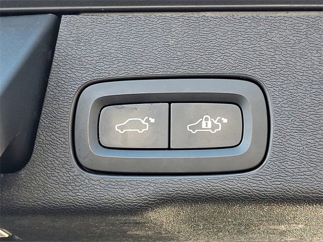 Used 2018 Volvo XC60 T6 Inscription w/ Convenience Package image 29