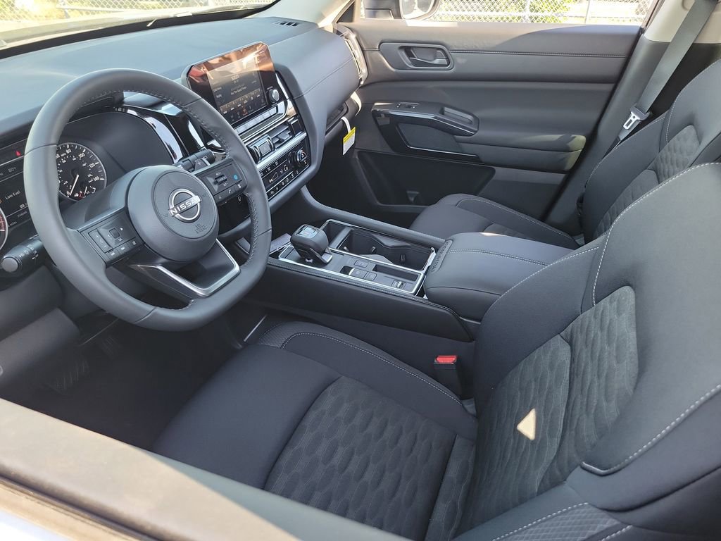 New 2025 Nissan Pathfinder SL AWD/4WD image 3