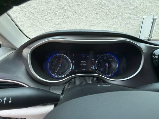 Used 2022 Chrysler Pacifica Touring-L FWD image 24