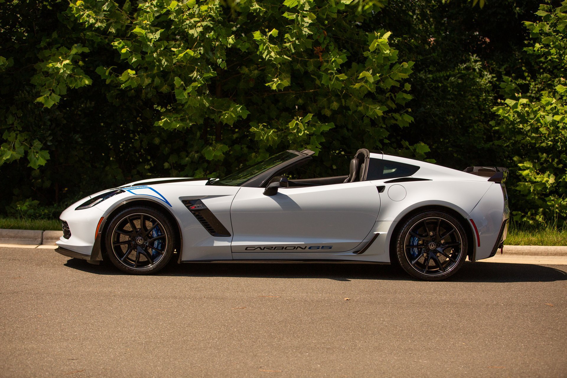 Used 2018 Chevrolet Corvette Z06 w/ Carbon 65 Edition RWD image 8