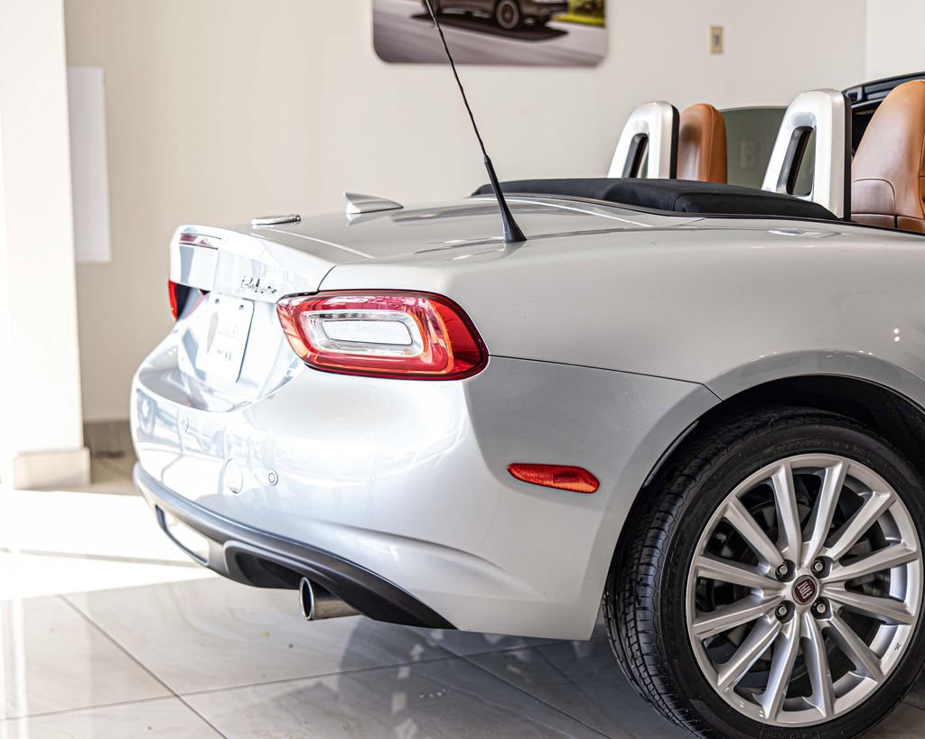 Used 2018 FIAT 124 Spider Lusso w/ Convenience Group RWD image 12