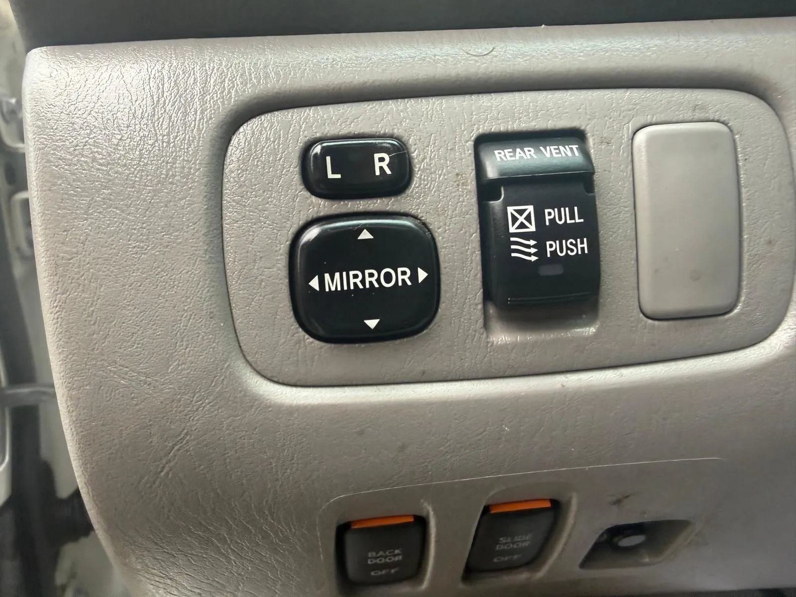 Used 2009 Toyota Sienna XLE FWD image 34
