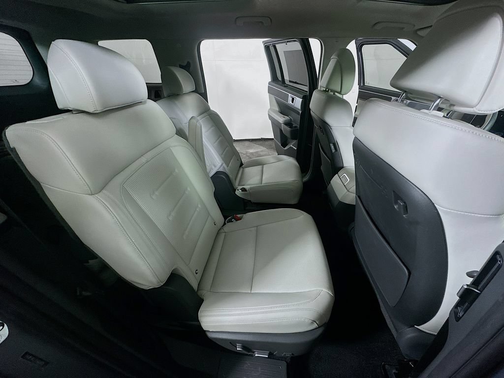 Used 2025 Hyundai Santa Fe Calligraphy FWD image 9