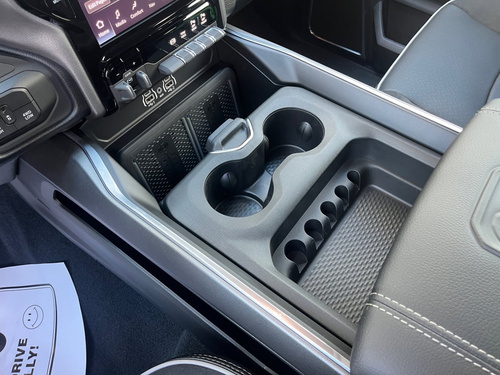 New 2025 RAM 2500 Laramie w/ Night Edition AWD/4WD image 24