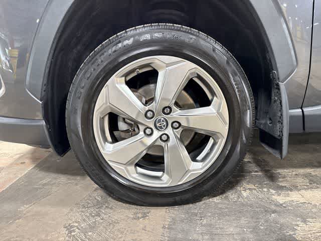 Used 2019 Toyota RAV4 Limited w/ Carpet Mat Package AWD/4WD image 10