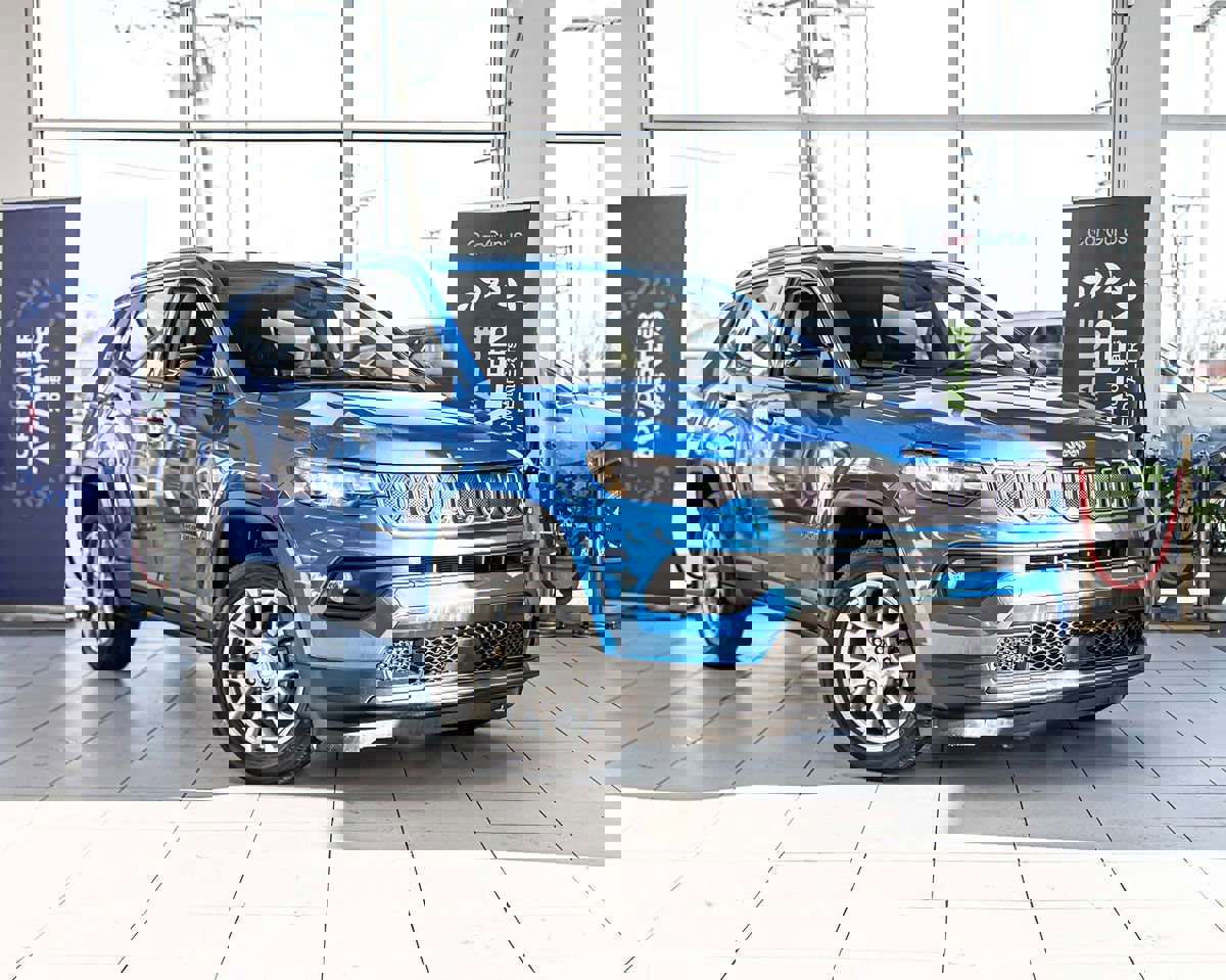 Used 2022 Jeep Compass Latitude image 3