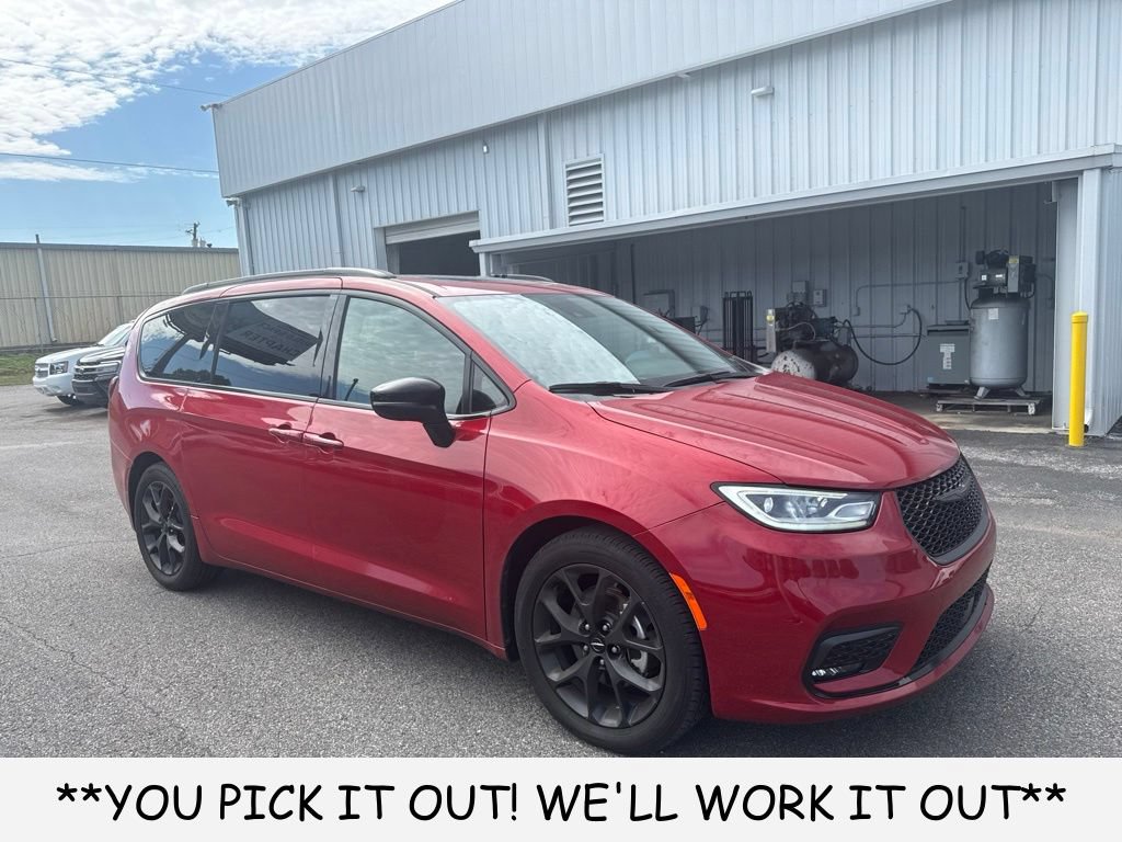 Used 2025 Chrysler Pacifica Limited