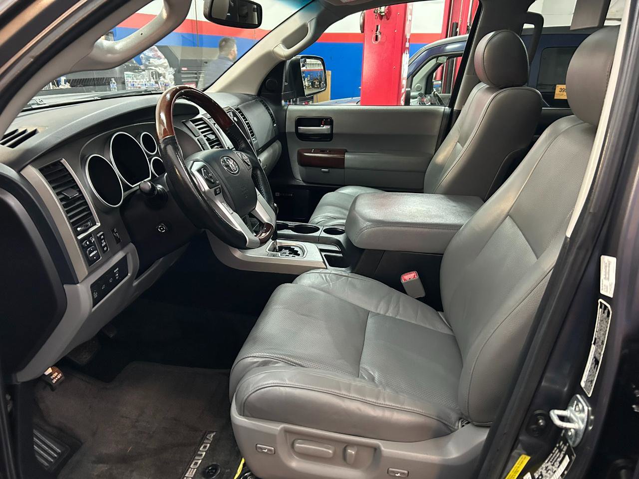 Used 2015 Toyota Sequoia Platinum AWD/4WD image 23