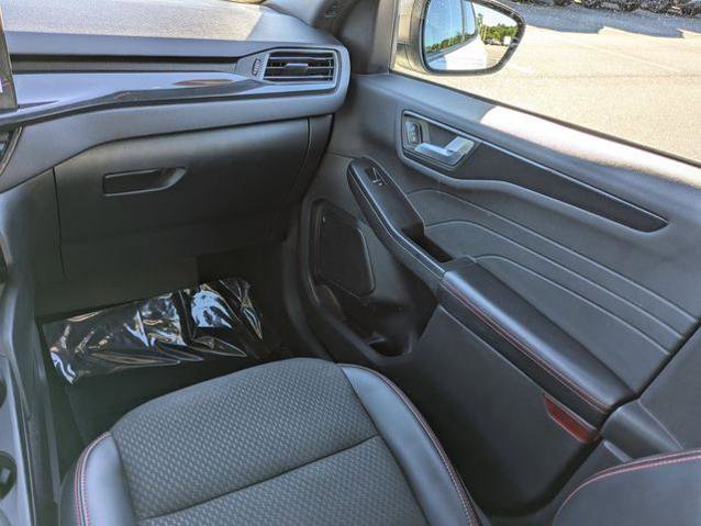 Certified 2023 Ford Escape ST-Line w/ Tech Pack #1 FWD image 17