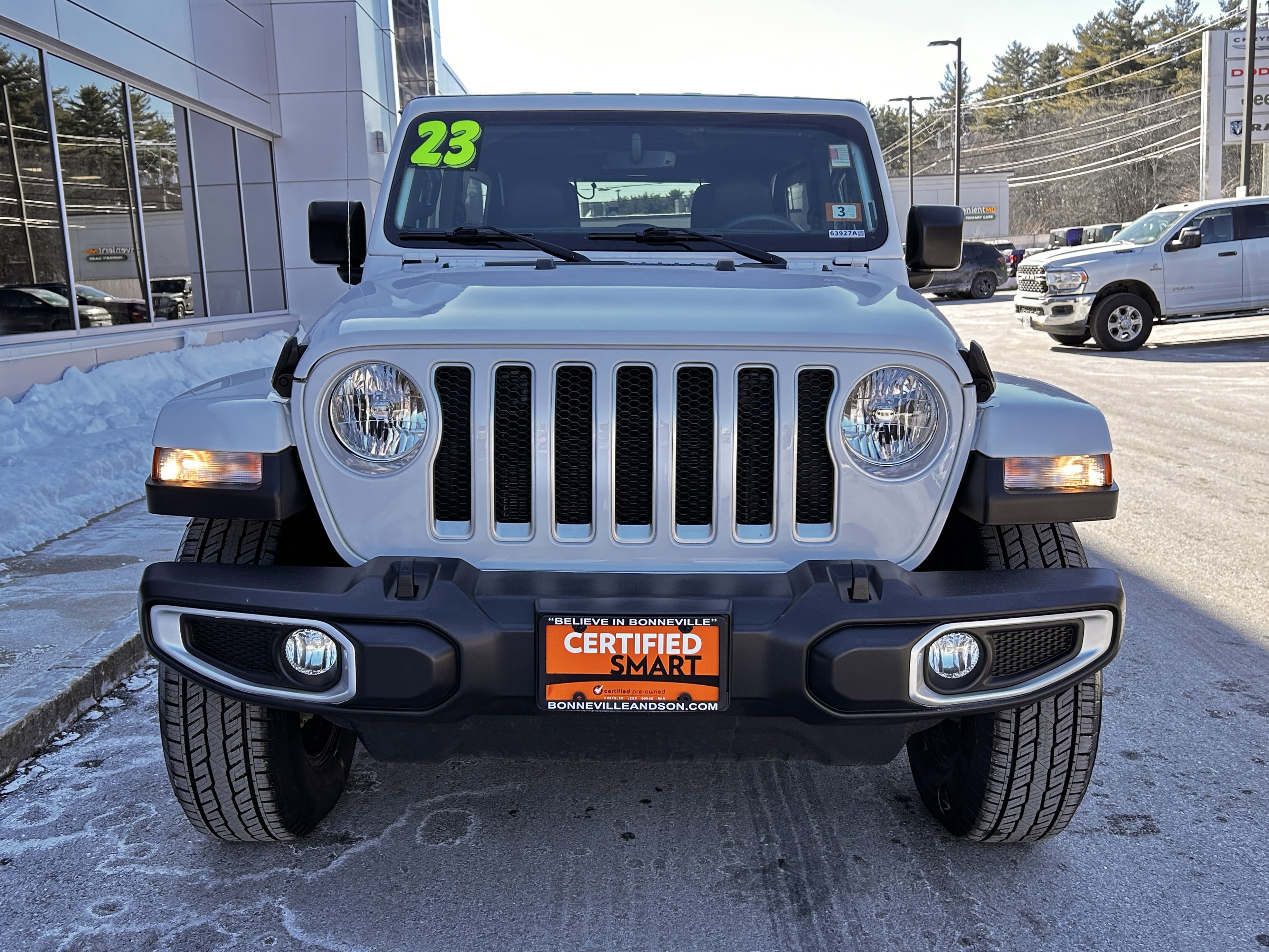 Used 2023 Jeep Wrangler Unlimited Sahara w/ Cold Weather Group AWD/4WD image 16