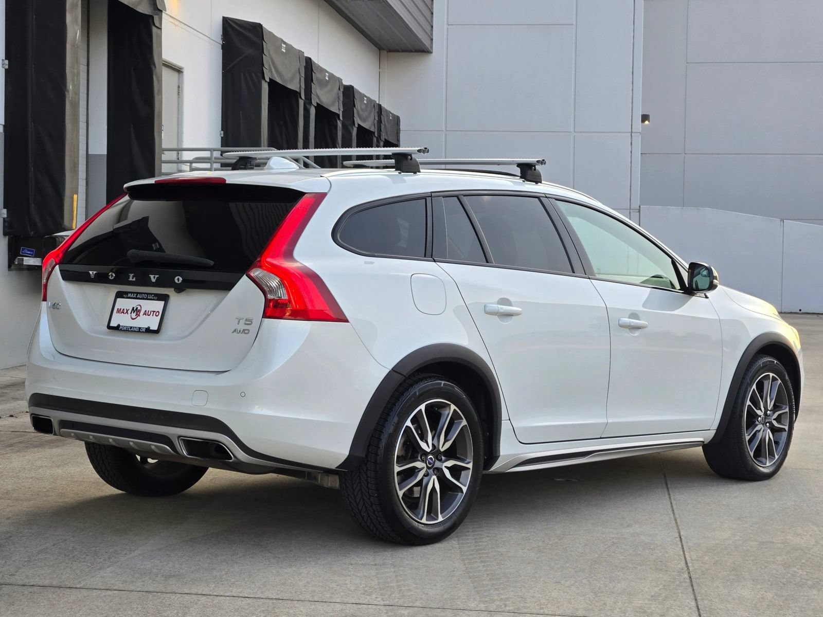 Used 2016 Volvo V60 T5 Cross Country w/ Convenience Package AWD/4WD image 8