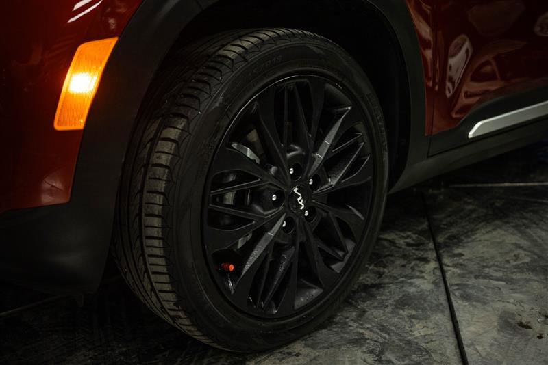 Used 2023 Kia Seltos Nightfall Edition image 3