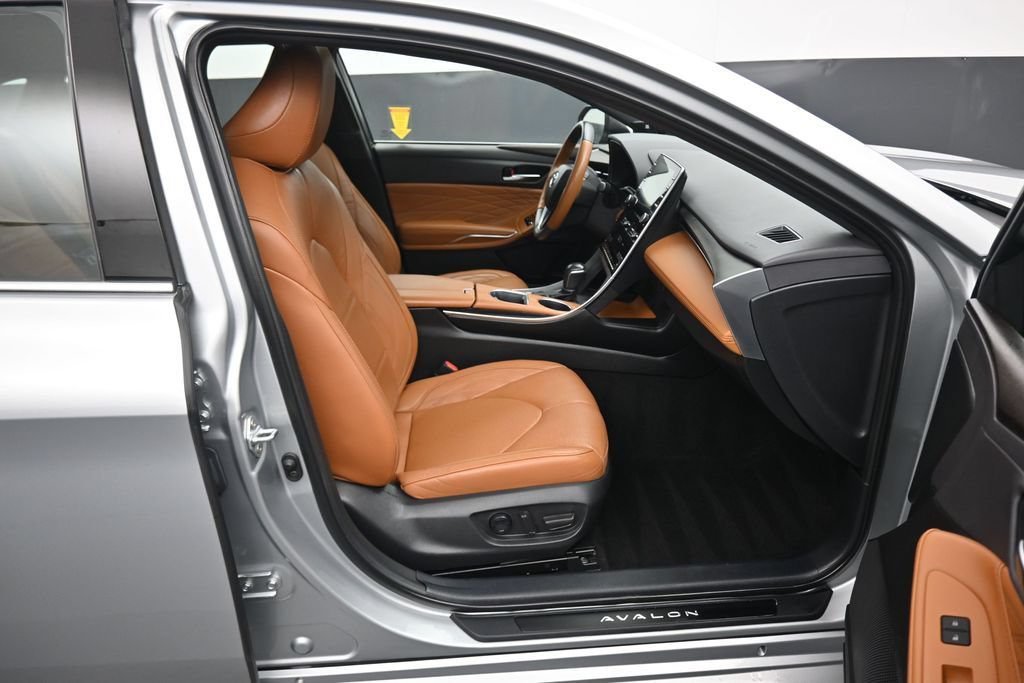Used 2021 Toyota Avalon Limited w/ Advanced Safety Package FWD image 42