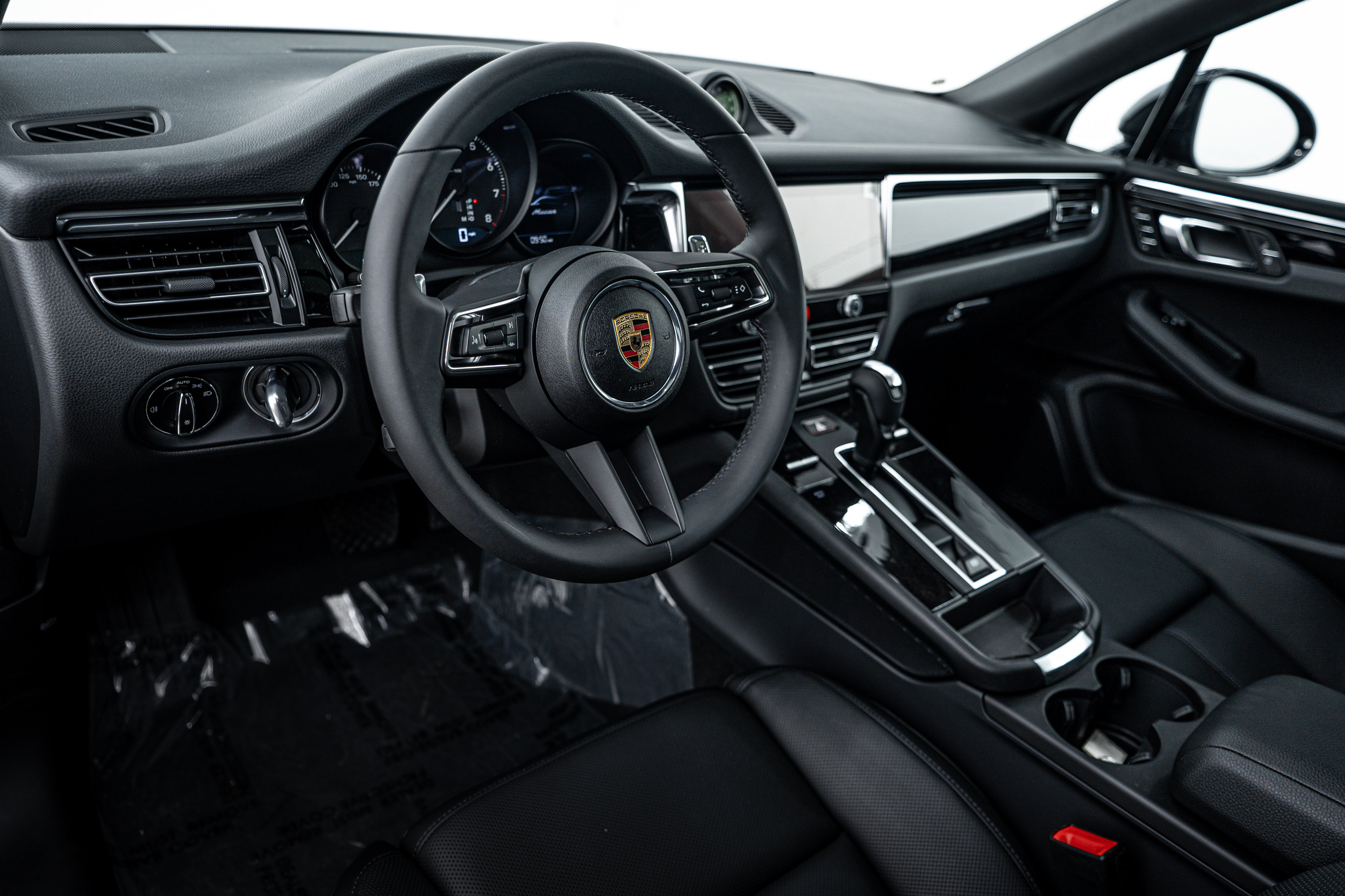 New 2025 Porsche Macan image 4