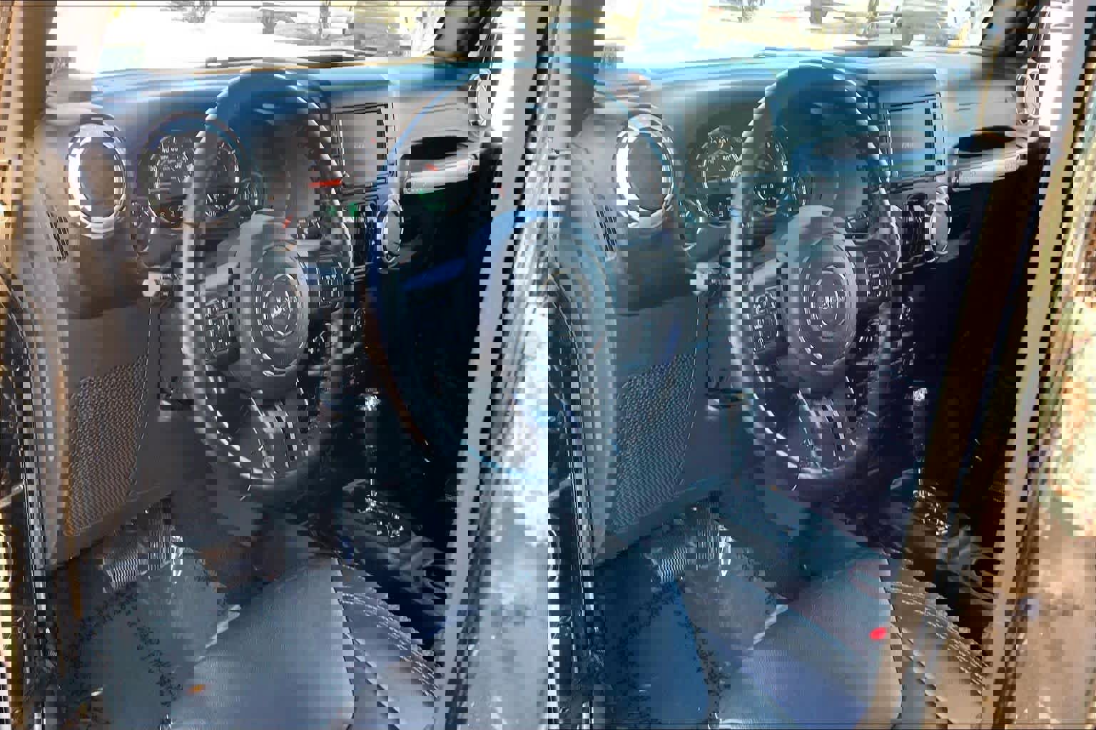 Used 2017 Jeep Wrangler Unlimited Sahara w/ Connectivity Group image 17