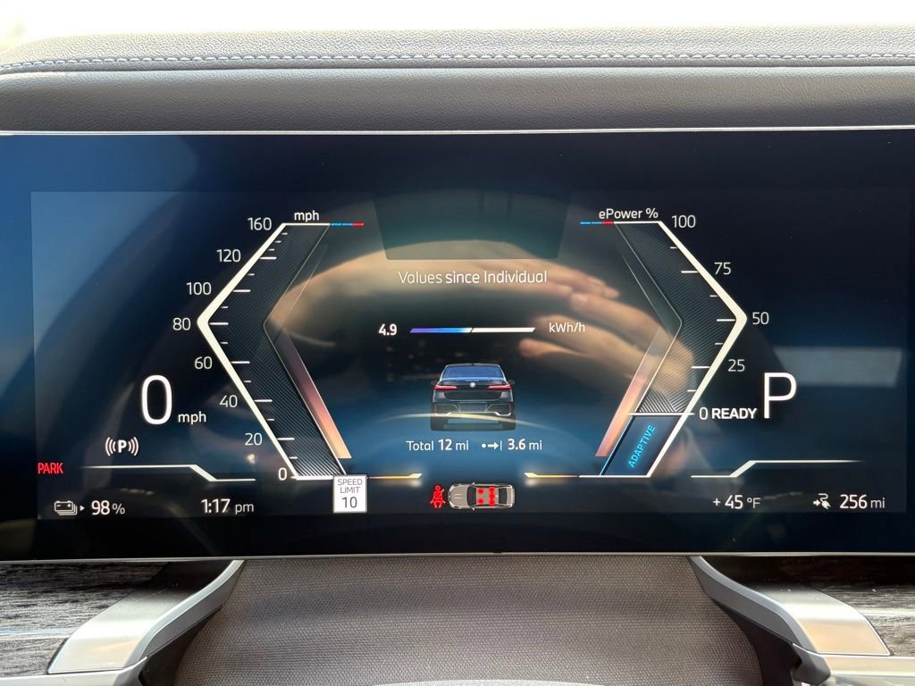 Used 2025 BMW i7 xDrive60 w/ Premium Package image 30