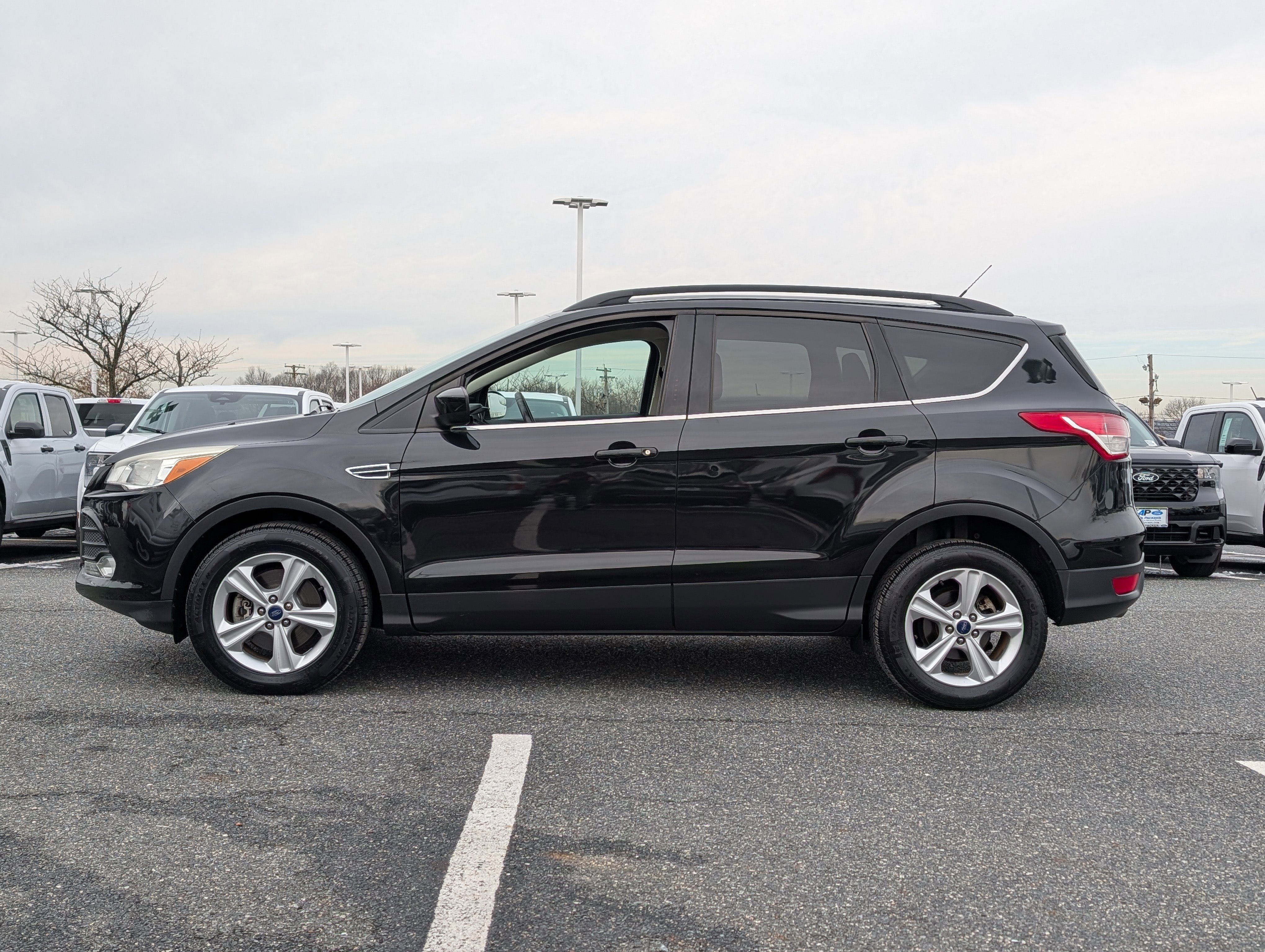 Used 2015 Ford Escape SE w/ Equipment Group 201A image 6