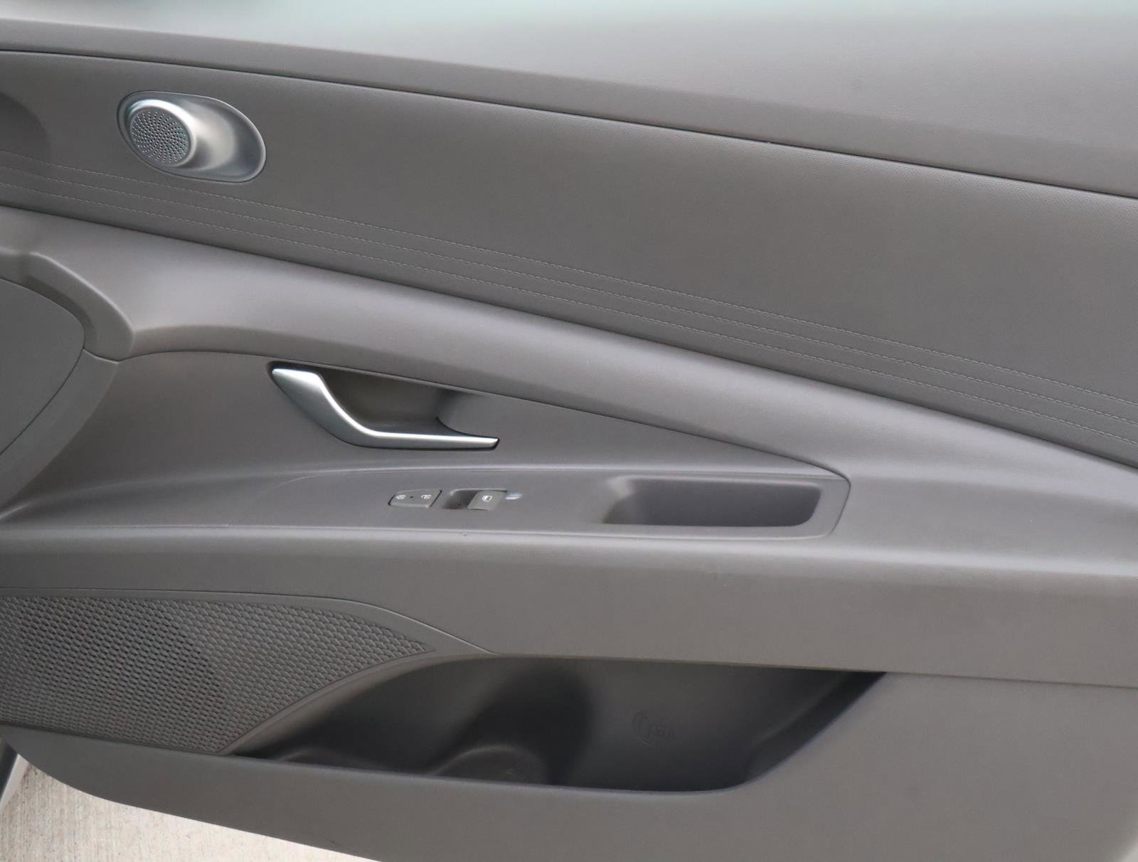 Used 2021 Hyundai Elantra SEL image 15