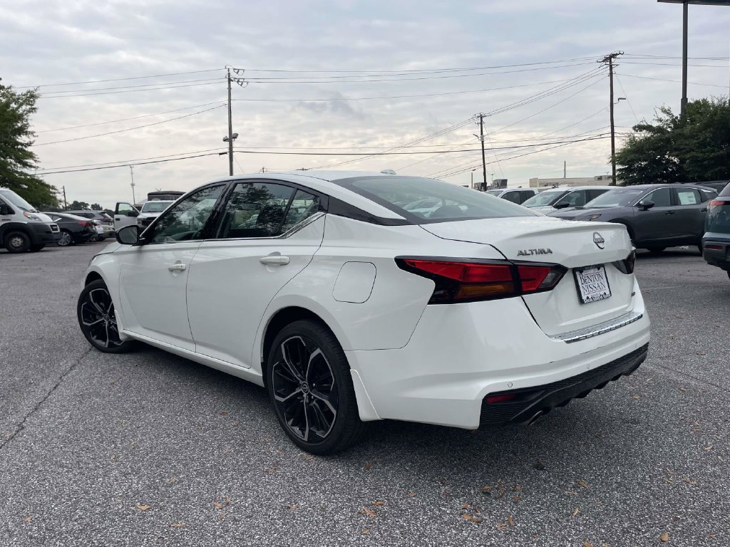 Used 2023 Nissan Altima 2.5 SR w/ SR Premium Package AWD/4WD image 5