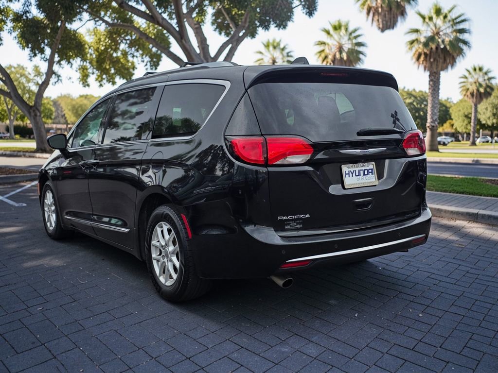 Used 2020 Chrysler Pacifica Touring-L image 7