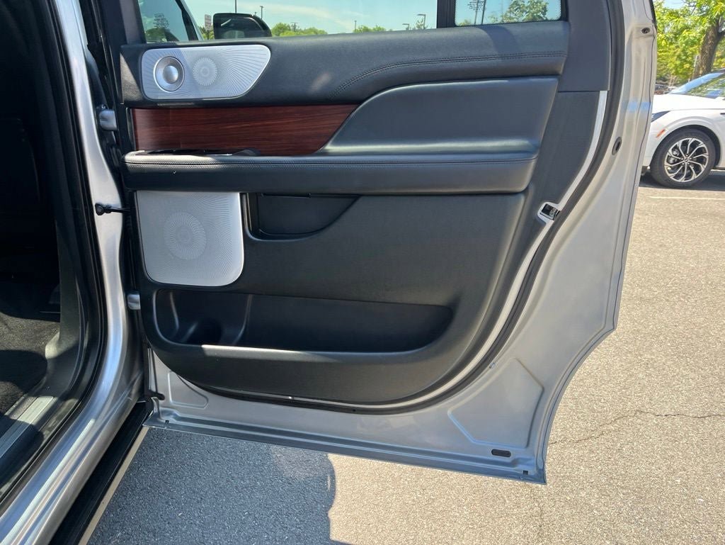 Used 2022 Lincoln Navigator L Reserve AWD/4WD image 20