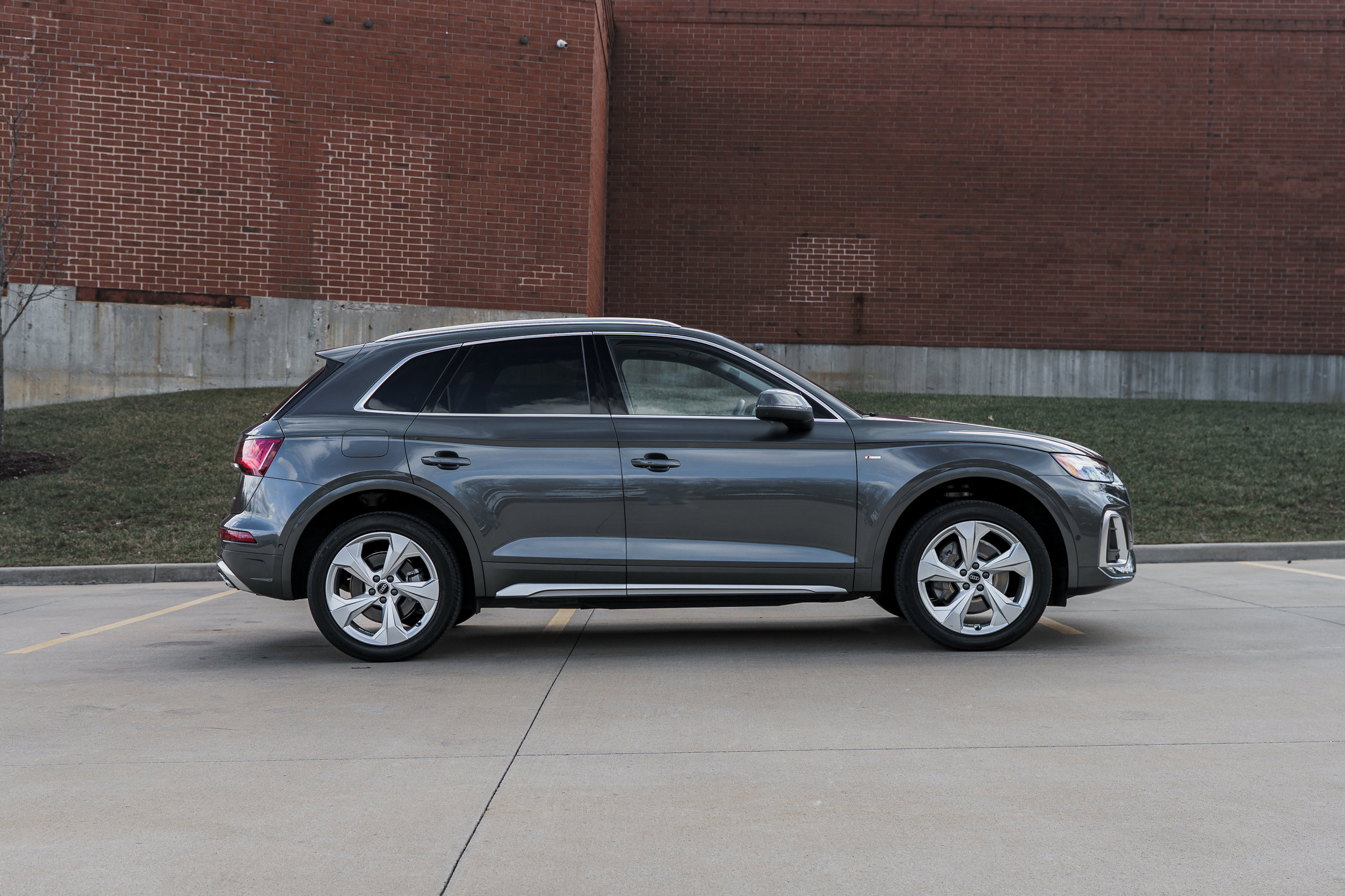 Used 2023 Audi Q5 2.0T Prestige w/ Prestige Package image 3