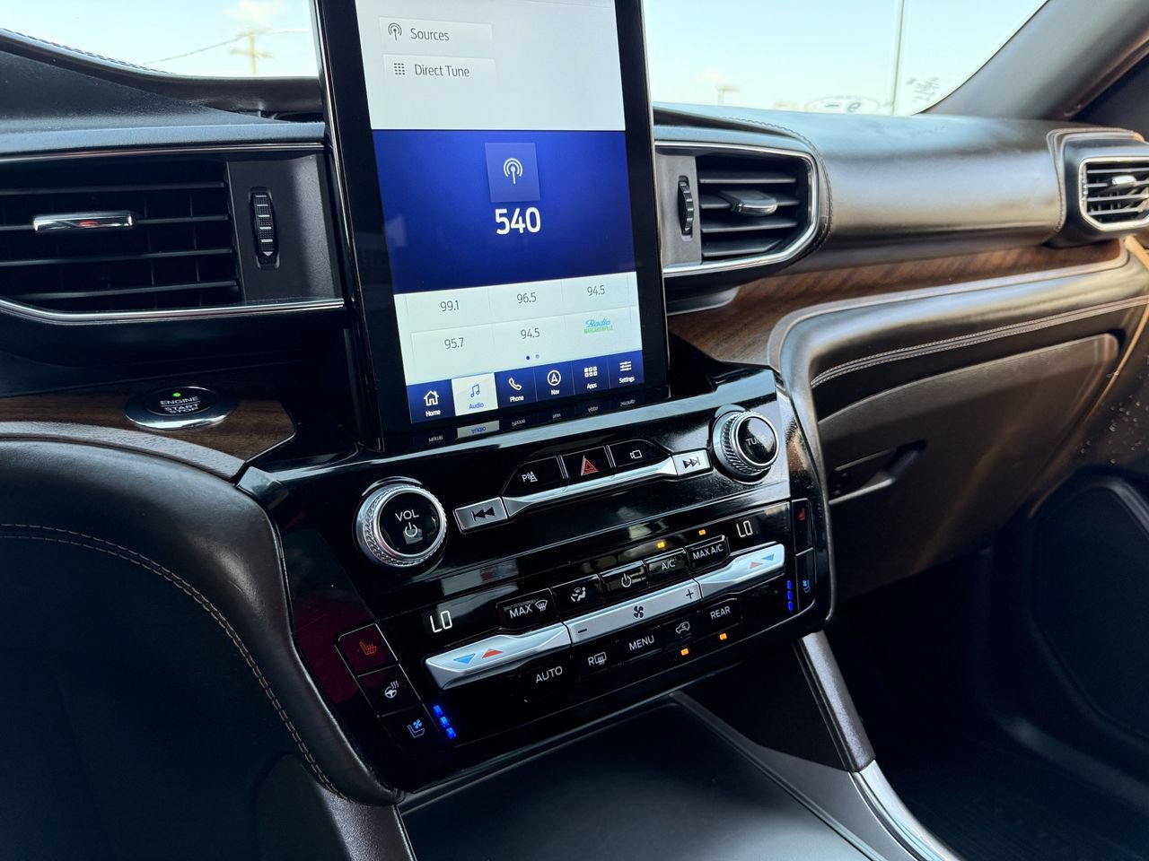 Used 2021 Ford Explorer King Ranch w/ Premium Technology Package RWD image 16