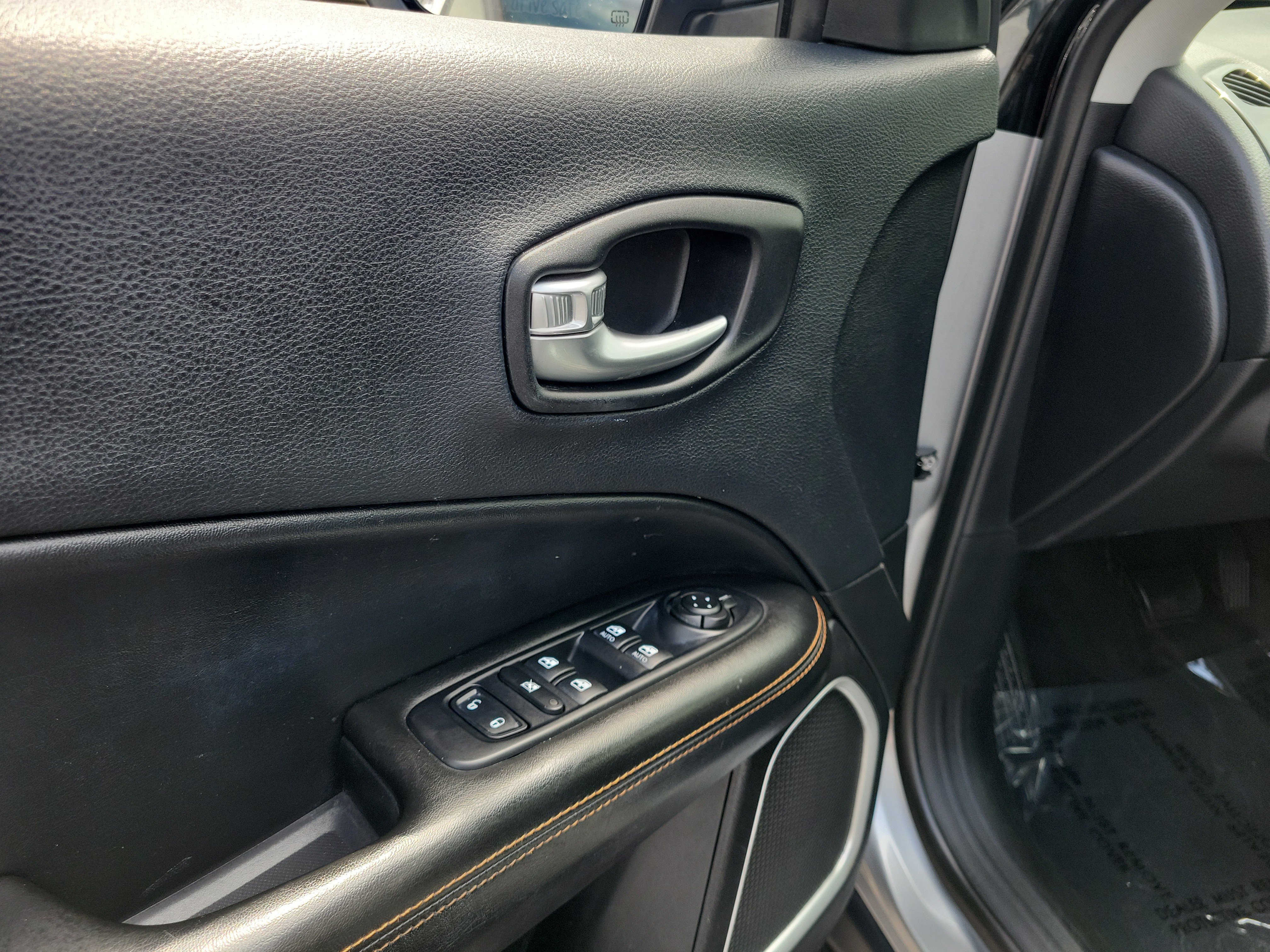 Used 2019 Jeep Compass Limited AWD/4WD image 18