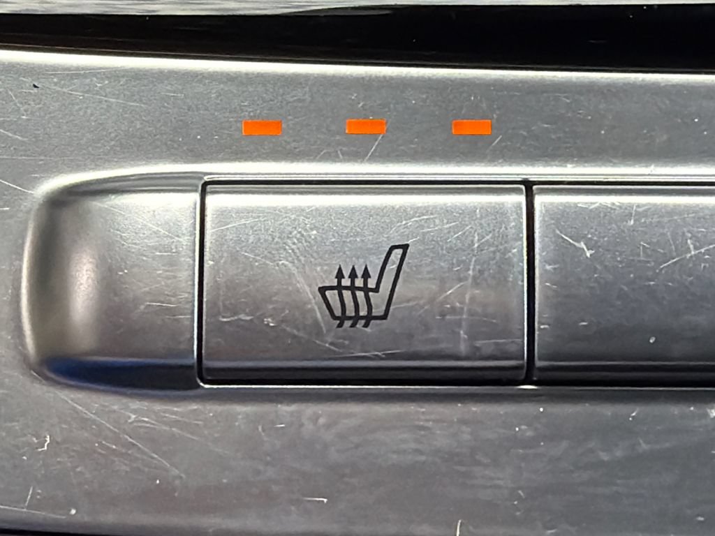 Used 2024 Kia Carnival EX FWD image 29
