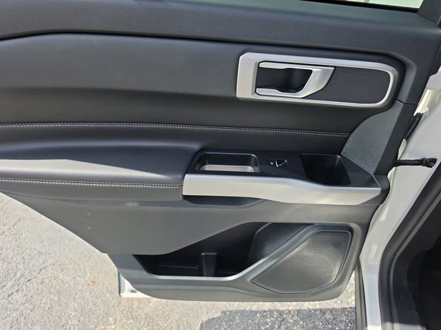 Certified 2024 Ford Explorer XLT RWD image 10