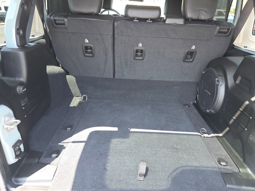 Used 2023 Jeep Wrangler Unlimited Sahara AWD/4WD image 19