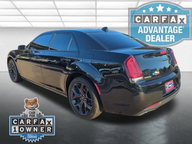 Used 2023 Chrysler 300 Touring w/ Sport Appearance Package image 2