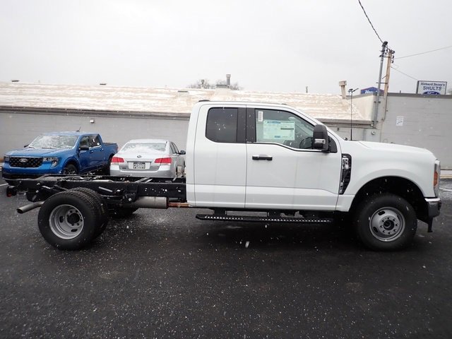 New 2025 Ford F350 XL w/ XL Chrome Package image 7