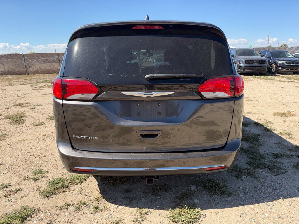 Used 2017 Chrysler Pacifica Touring-L Plus FWD image 4