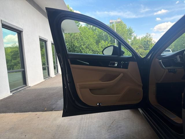 Used 2019 Porsche Panamera RWD image 22