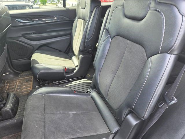 Used 2023 Jeep Grand Cherokee L Laredo AWD/4WD image 9
