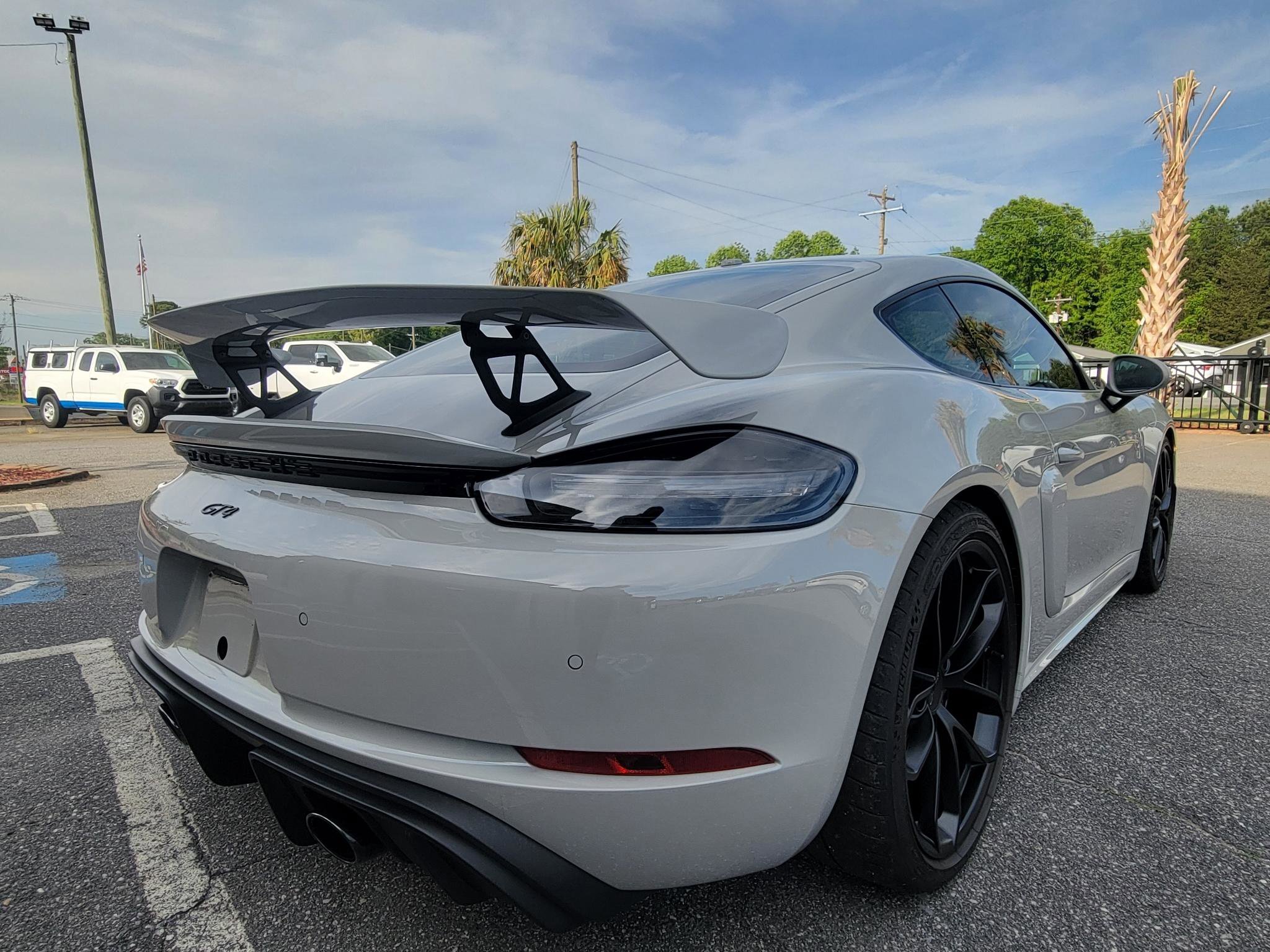 Used 2022 Porsche 718 Cayman GT4 RWD image 16