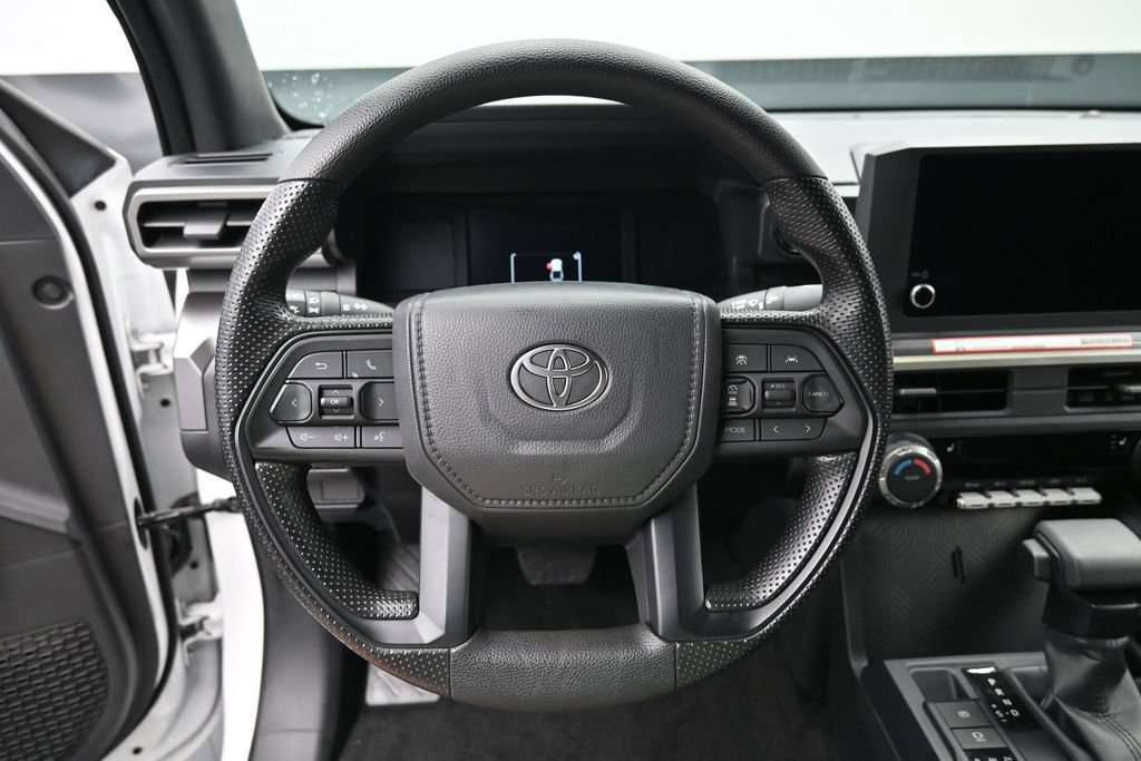 Used 2025 Toyota Tacoma SR5 AWD/4WD image 16