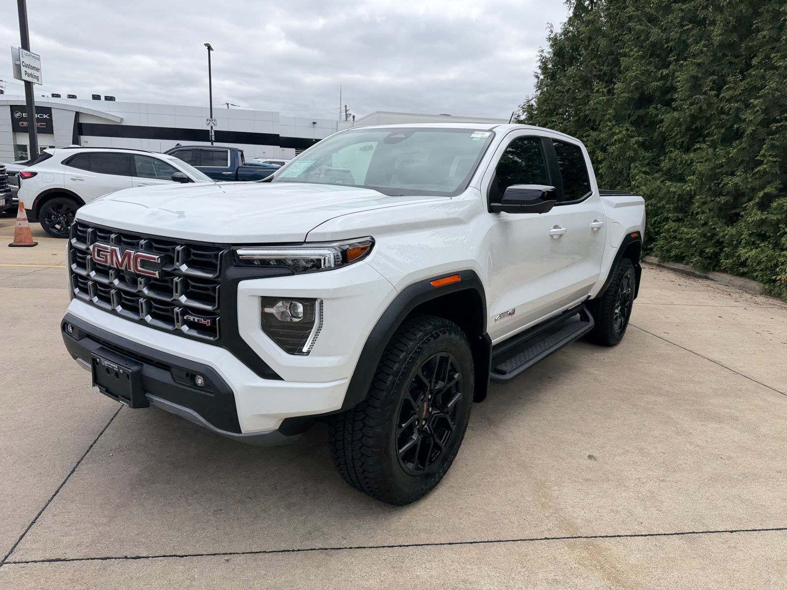 Used 2025 GMC Canyon AT4 w/ Technology Plus Package AWD/4WD image 7